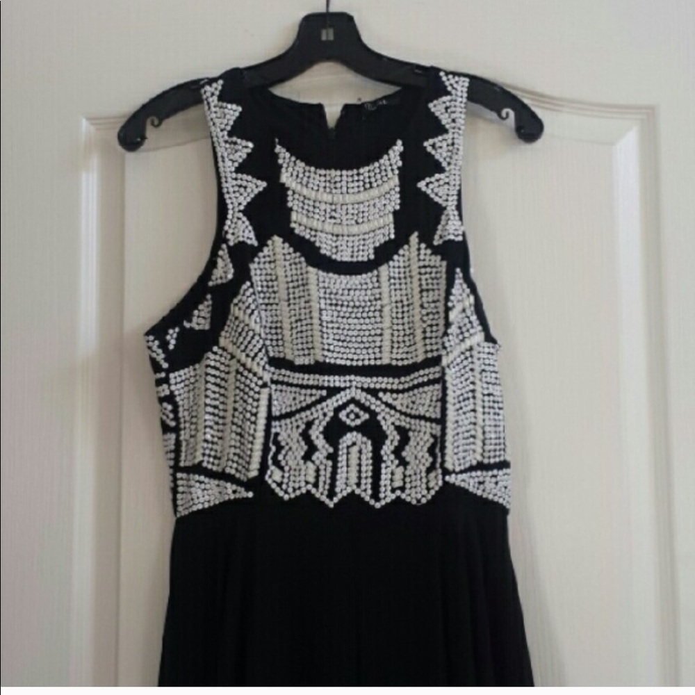 Parker Black & White Beaded Sequin Evening Gown 8